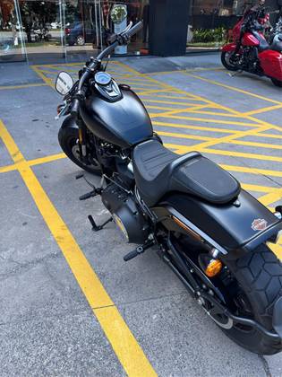 HARLEY-DAVIDSON SOFTAIL FAT BOB 114 HARLEY-DAVIDSON SOFTAIL FAT BOB 114
